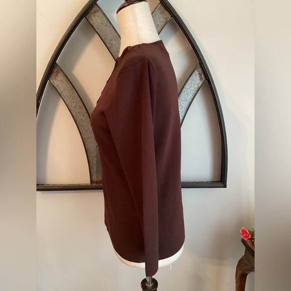 CABLE & GAGE Chocolate Brown 3/4 sleeve Stretchy Top w/Open Neckline Detail - Picture 5 of 10